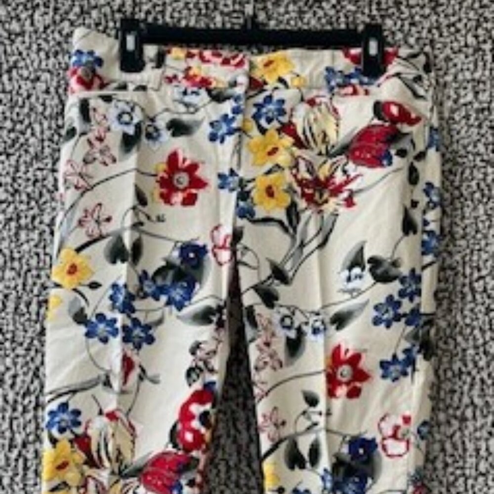 7TH AVENUE DESIGN STUDIO Cream Floral Capris